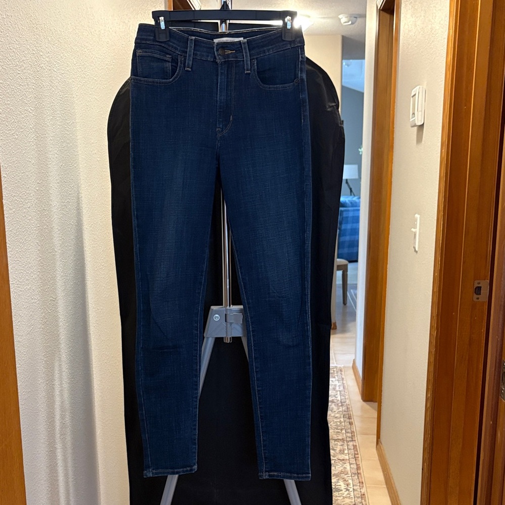Levi’s 721 High Rise Dark Blue Skinny Jeans